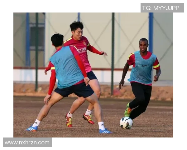 全球足球动态解析新赛季转会市场热点与球队表现趋势分析